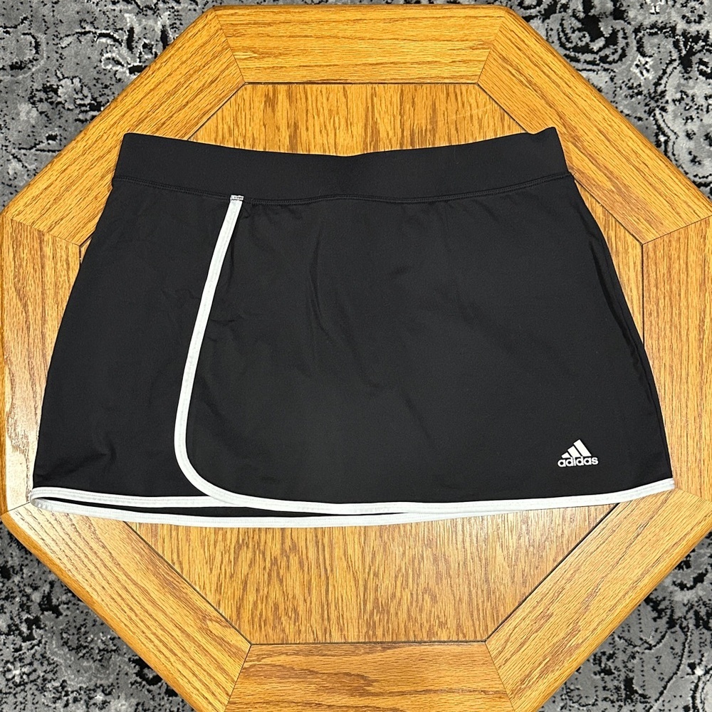 *ADIDAS* Black Athletic Climalite Skort w/ White Piping Size Medium